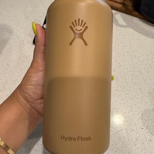 32 oz Hydroflask tumbler special edition toffee color with matching boot